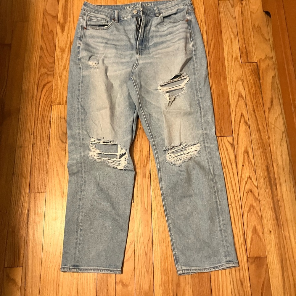 Women’sLight Blue Distressed Jeans